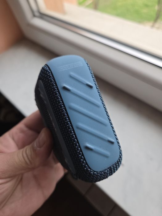 Блутут колонка JBL