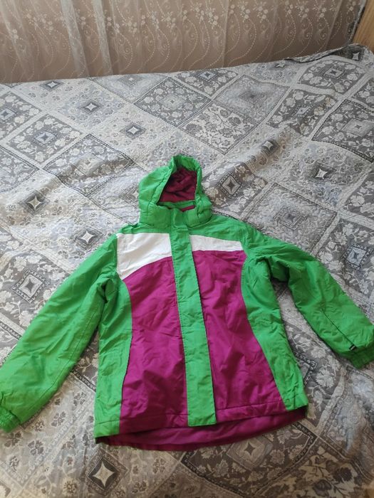 Продавам детско яке за момиче 146/152