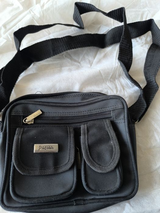 Продавам чисто нови мъжки чантички