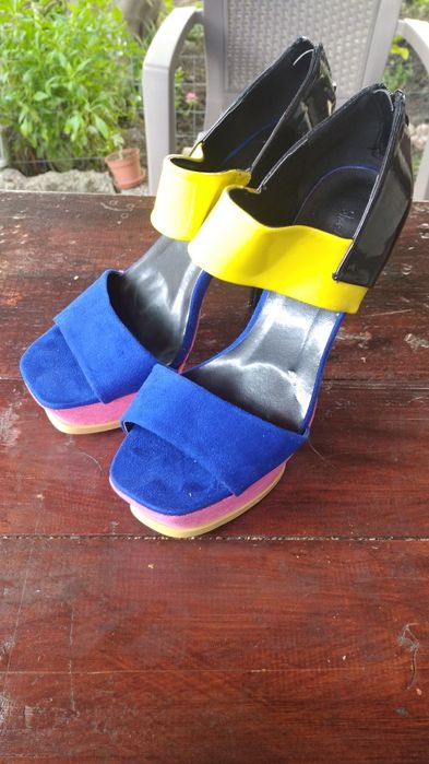 Дамски обувки на висок ток, токчета