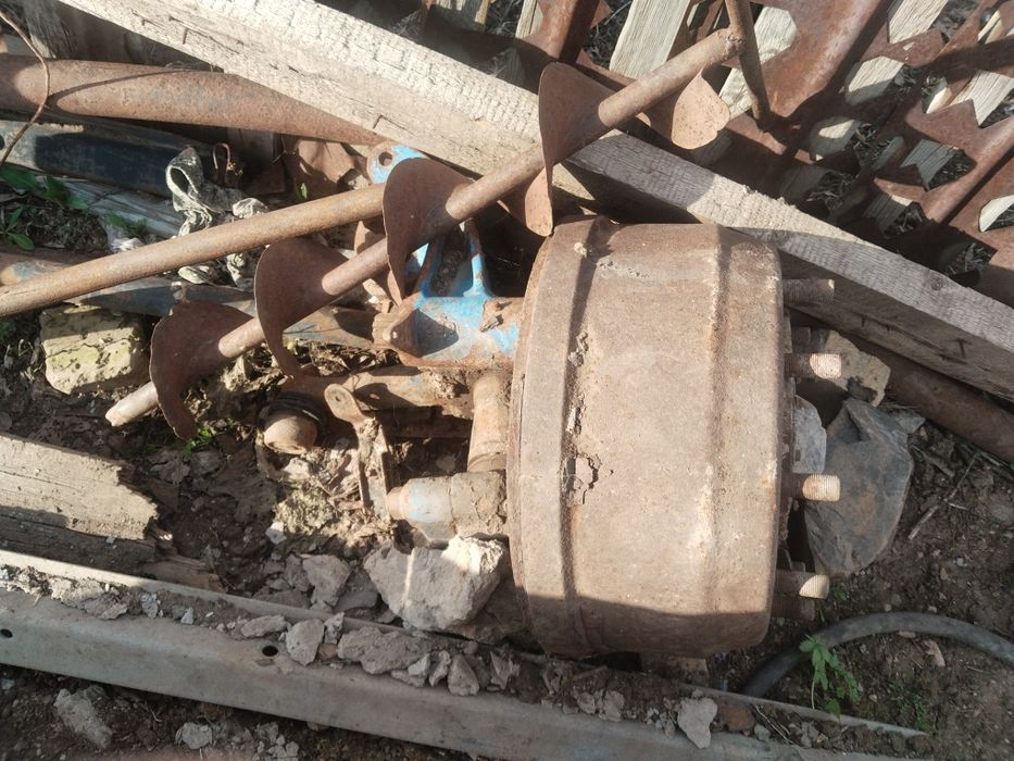 Ступицы  левая и правая в сборе барабан цафа калодки тормозныешквореь