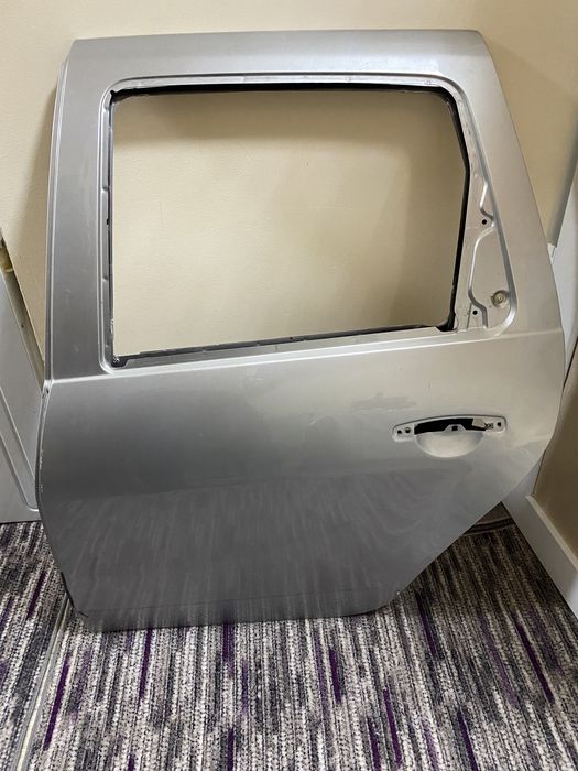 Рено дастер задняя левая дверь