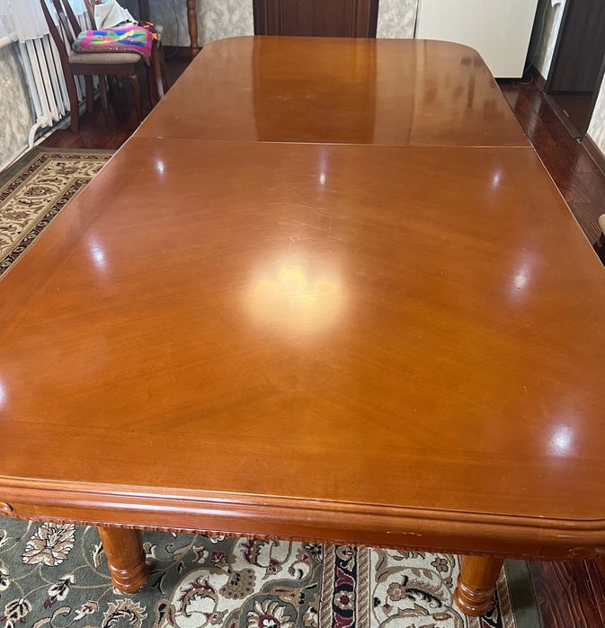 Стол гостинный из дерево