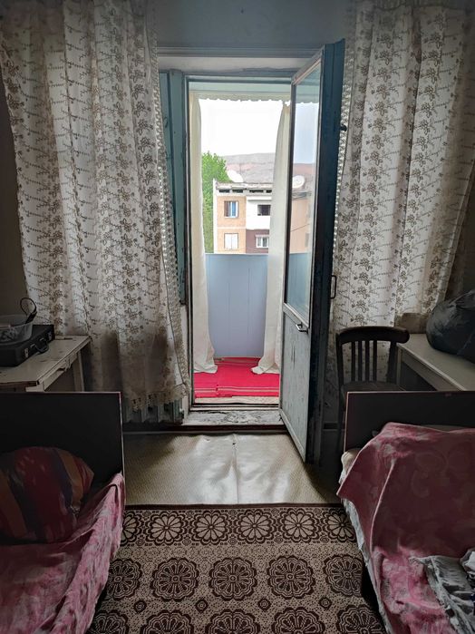 Срочно Сотилади 3х комнатную в хорошем состоянии с мебелью ремонт есть