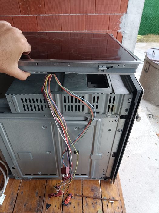 Комплект фурна BOSCH с керамичен плод