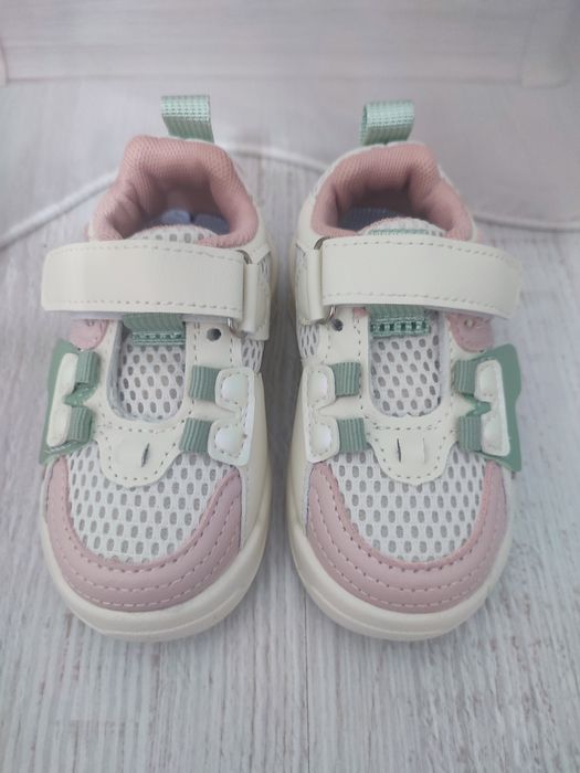 Кроссовки детские