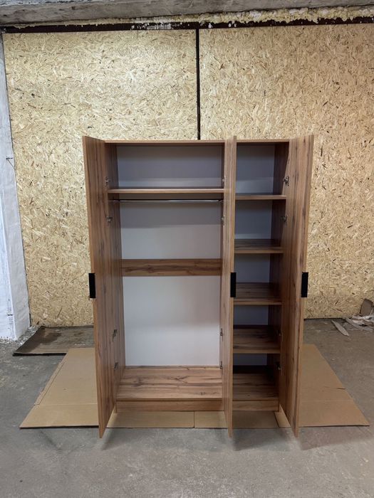 3-х дверный Шкаф