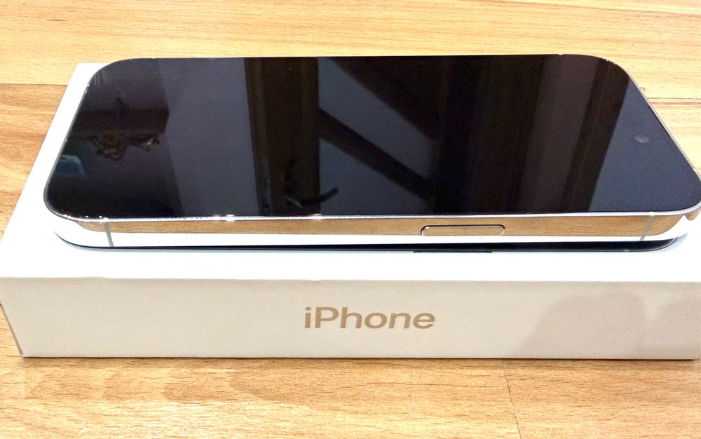 Apple IPhone 14 Pro 64GB + Подарък КАТО НОВ