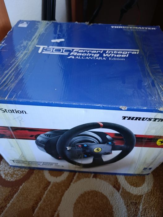 Срочно продаю Thrustmaster T300 Ferrari Alcantara + TH8A Shifter компл