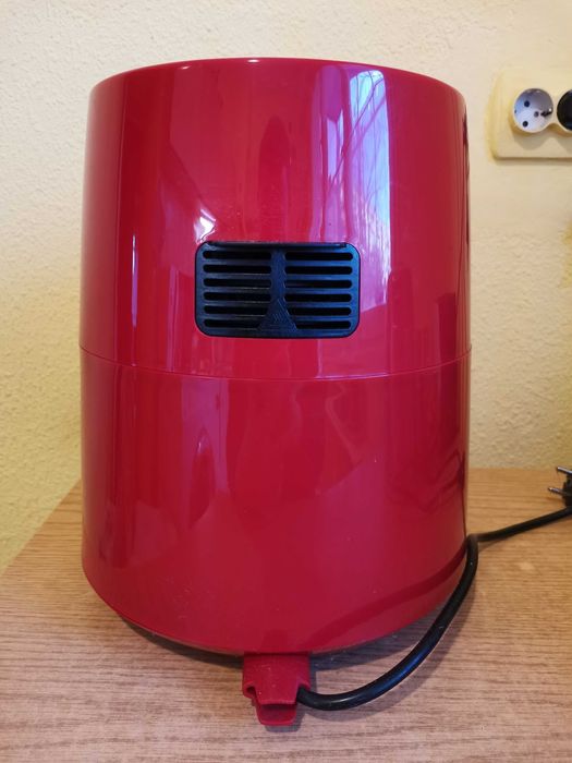 Продавам фритюрник Delimano Air Fryer Pro Red с обем от 3,5 L