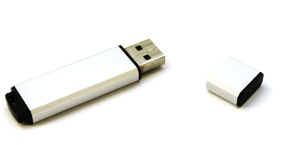 Stick USB 8GB cu ISO Windows 8.1 Pro