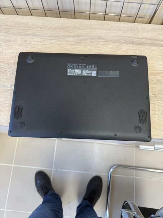 Лаптоп Asus E510m - 15,6”, отличен