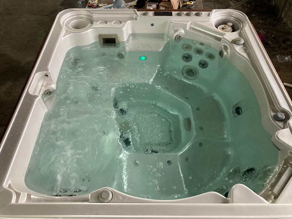 Канадско Джакузи перфектно състояние 3м гаранция с ново покривало
