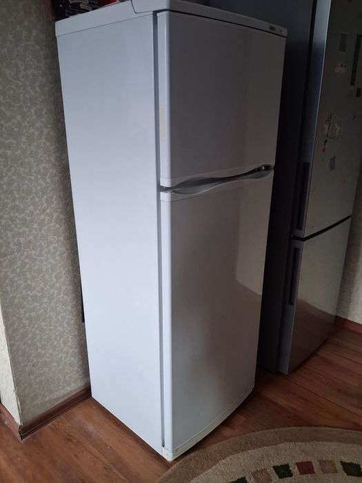 Продам холодильник Атлант