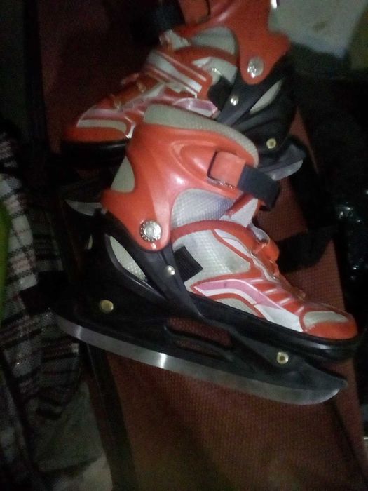 Срочно продам роликовые коньки