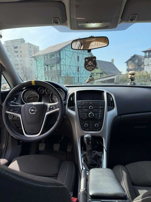 Opel Astra J Hatchback 1.7 CDTI - 2010