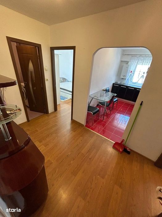De inchiriat apartament cu 2 camere, balcon,etajul 2,mobilat si utilat