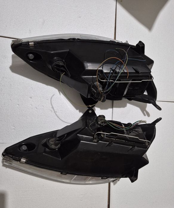 Ляв и Десен  Фар L и R  Форд Фокус/Ford Focus  2000--2004 година MK1