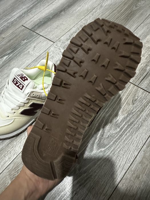 Женские кроссовки