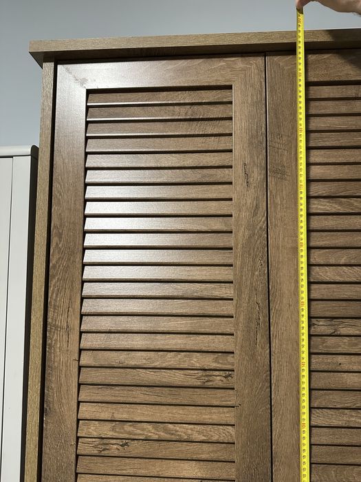 Гардероб  три крила  компактен  неразличим от нов