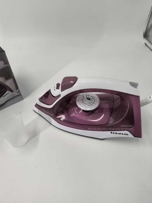 Чисто нова парна ютия TAURUS 2200w в синьо и розово