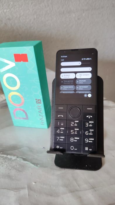 Продам DOOV r77 3/32 двухсимный и без камеры