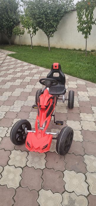 Kart cu pedale pentru copii