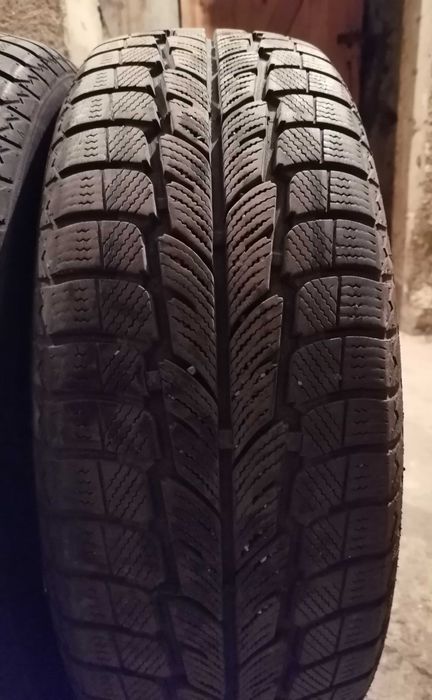 Продавам 2 броя зимни гуми 185.60.15 на 1 сезон дот 2019