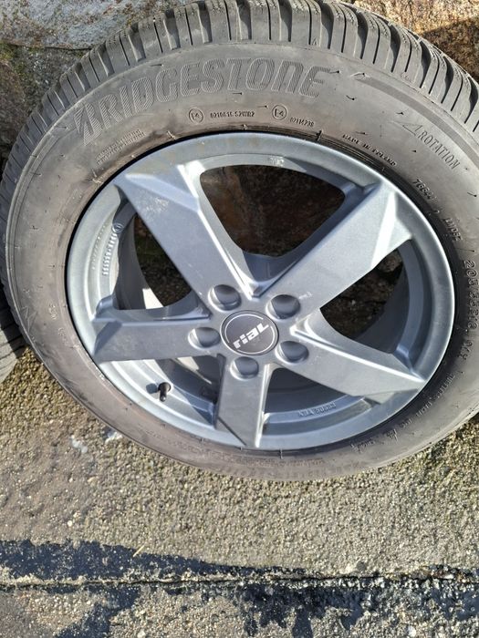 Зимни гуми bridgestone 205 55 16 с лети  джанти