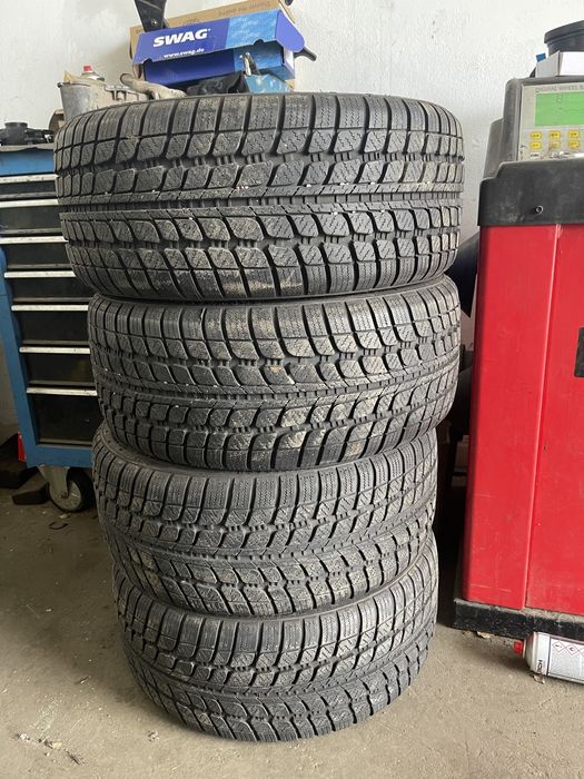 Зимни гуми Sunny Snowmaster 215/40 R17