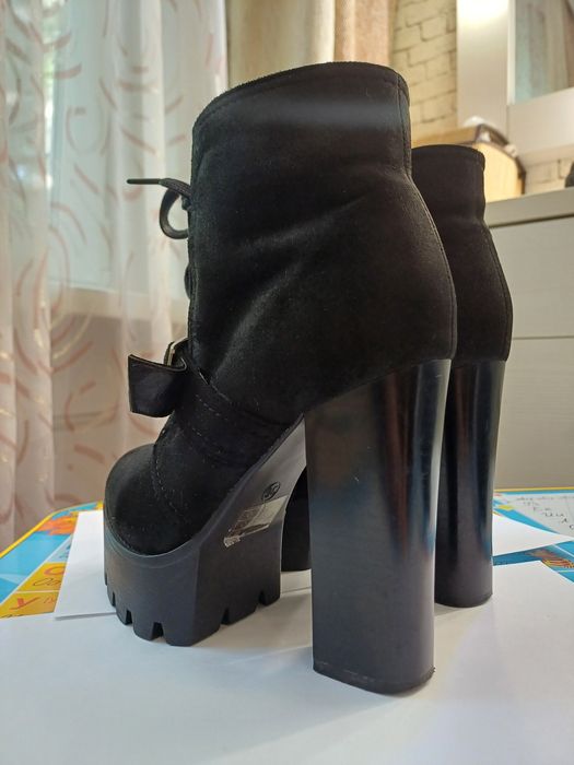 Продам новые сапоги