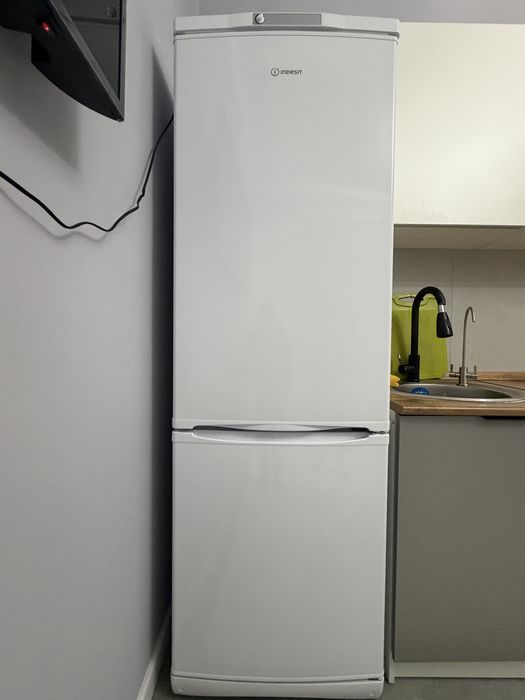 Холодильник Indesit ES 18 A белый