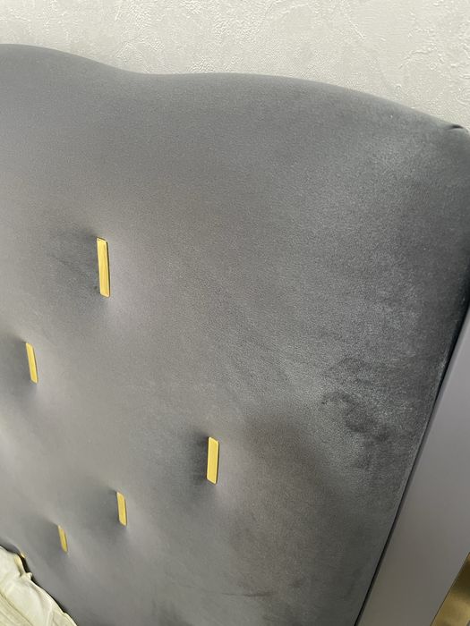 Двуспальная кровать