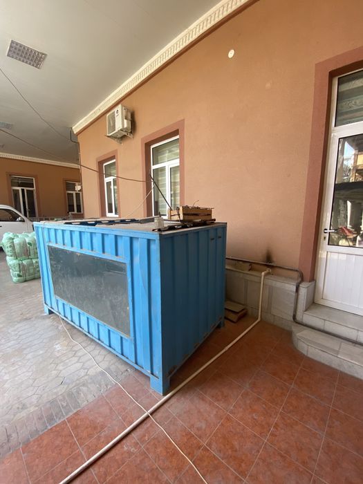 Аквариум для продажи живой рыбы