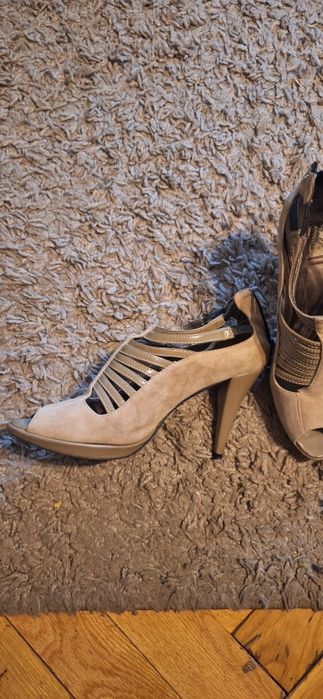 Pantofi cu toc, cu barete, bej, marime 37, stare buna