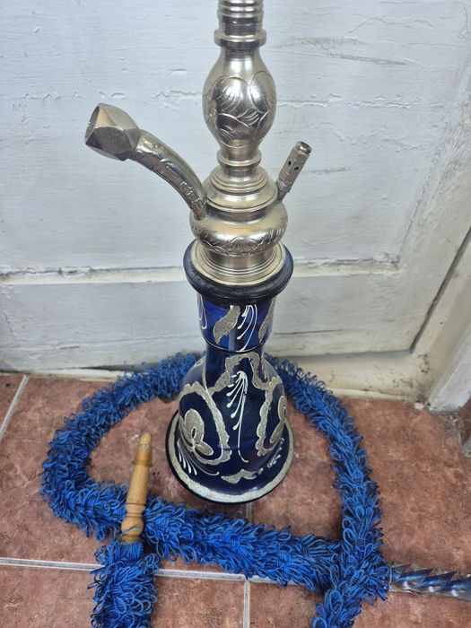 Narghilea veche din metal