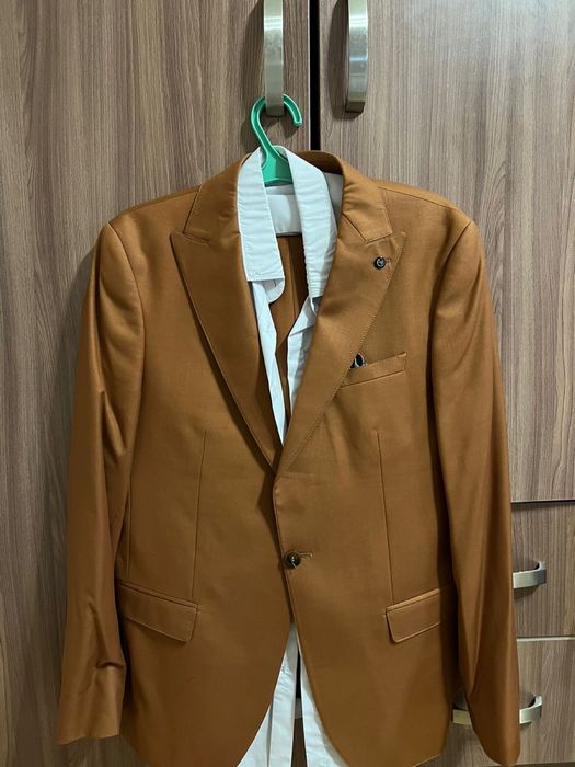 Продам Костюмь .