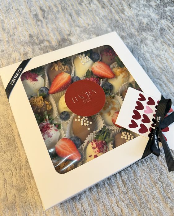 16 штук клубники в шоколаде