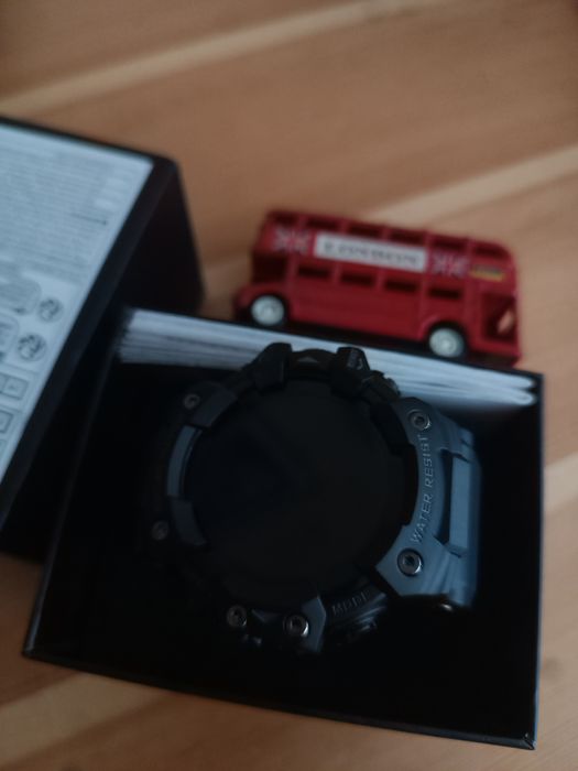 Ударо и водо устойчив смарт часовник