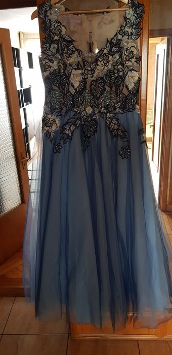 Vand rochie pentru ocazii superba,lucrata manual