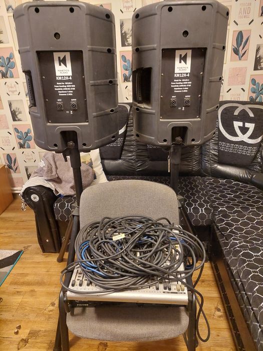 Vind 4 boxe ne ubmlate la ele cu cabluri stație mixer și 2 trepiezi