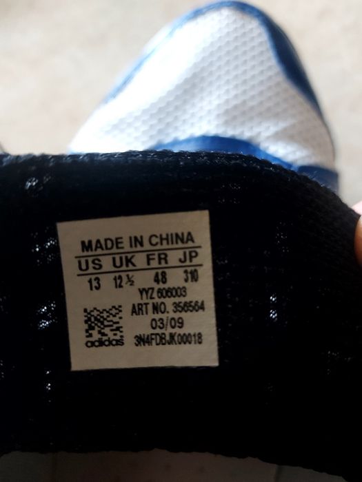 маратонки Adidas номер 48