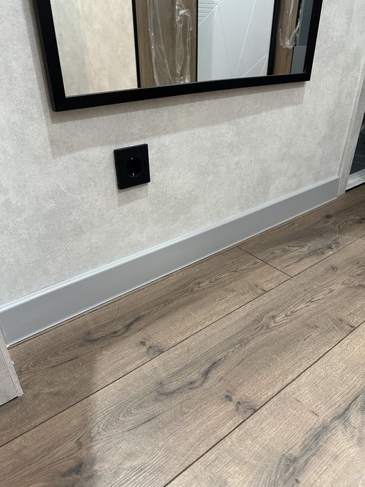 Новый плинтус, остаток, дешево