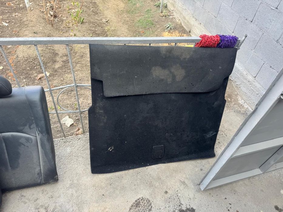 Салон на 211, двери, фонарь