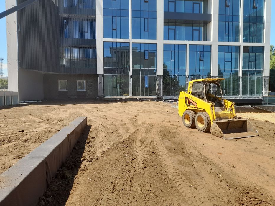 Услуги с багер,бобкат и самосвал .Цена по договаряне