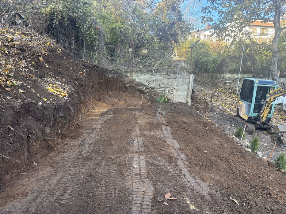 Изкопни услуги с мини багер