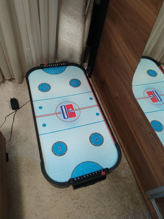 Въздушен хокей .