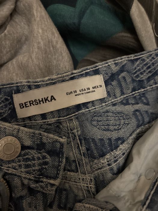 Дънки Bershka нови необличани