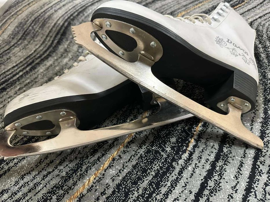 Фигурни кънки за лед