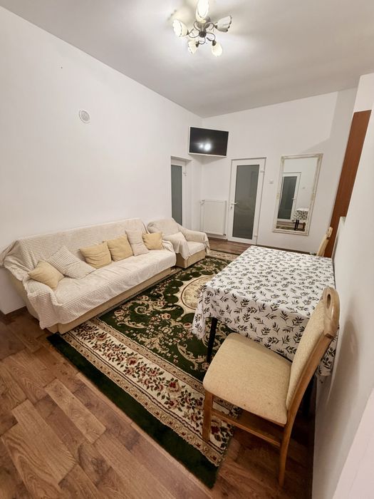 Inchiriez casa zona centrală!